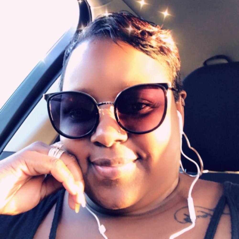 Meet your Posher, Tee